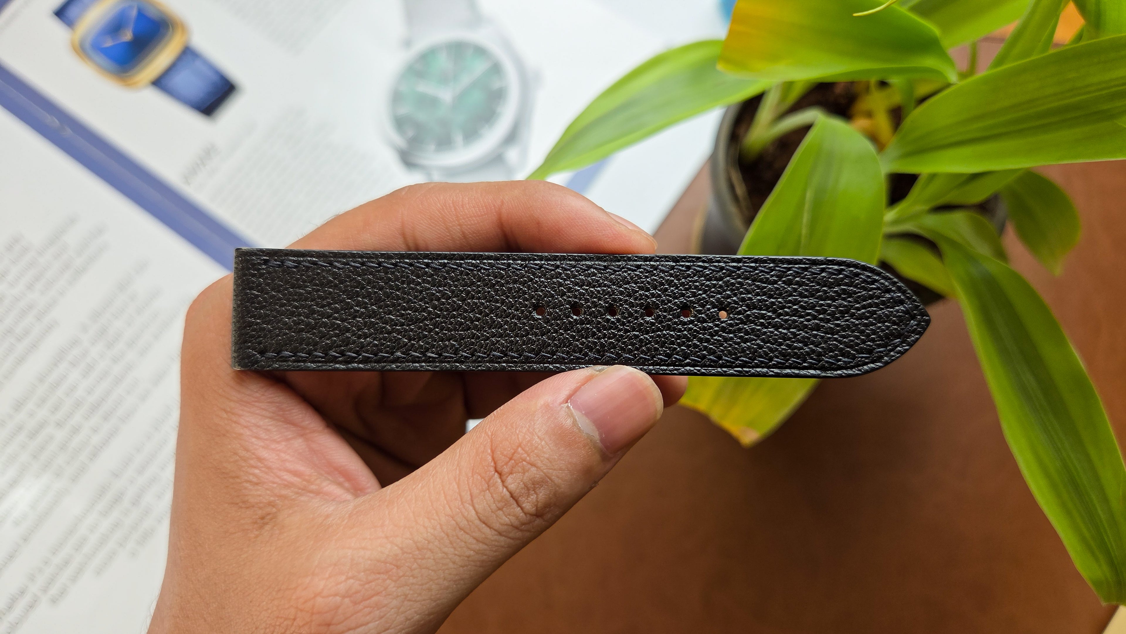Noire  Black Chèvre Strap