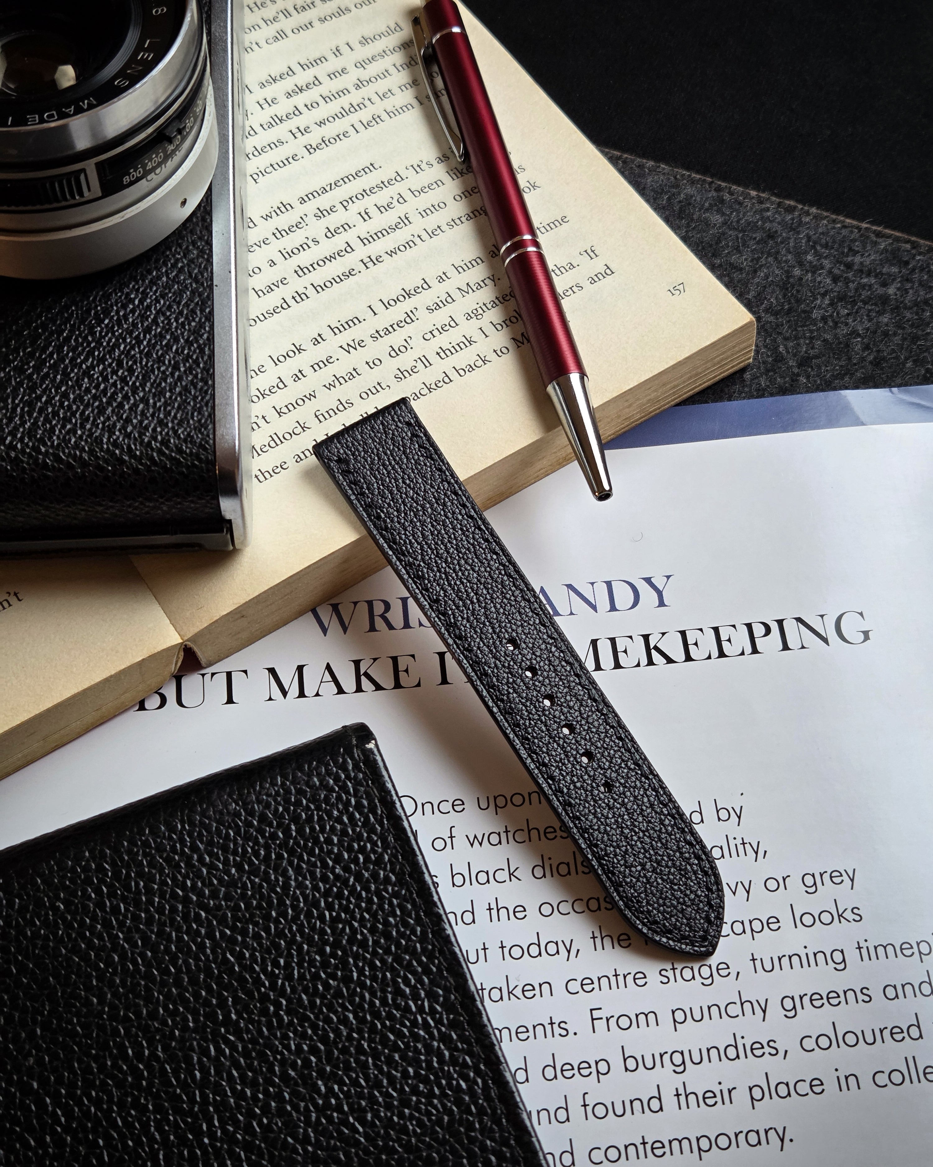 Noire  Black Chèvre Strap