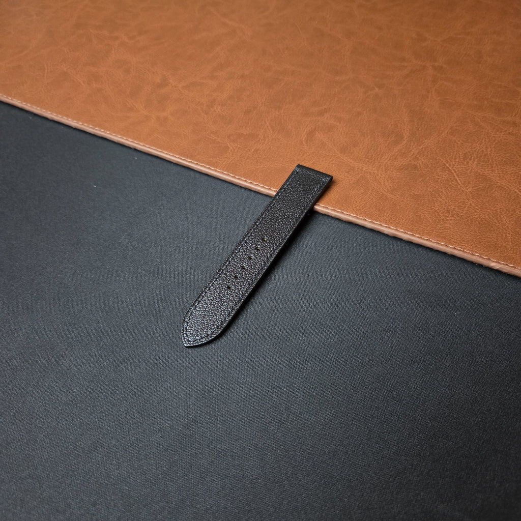 Noire  Black Chèvre Strap